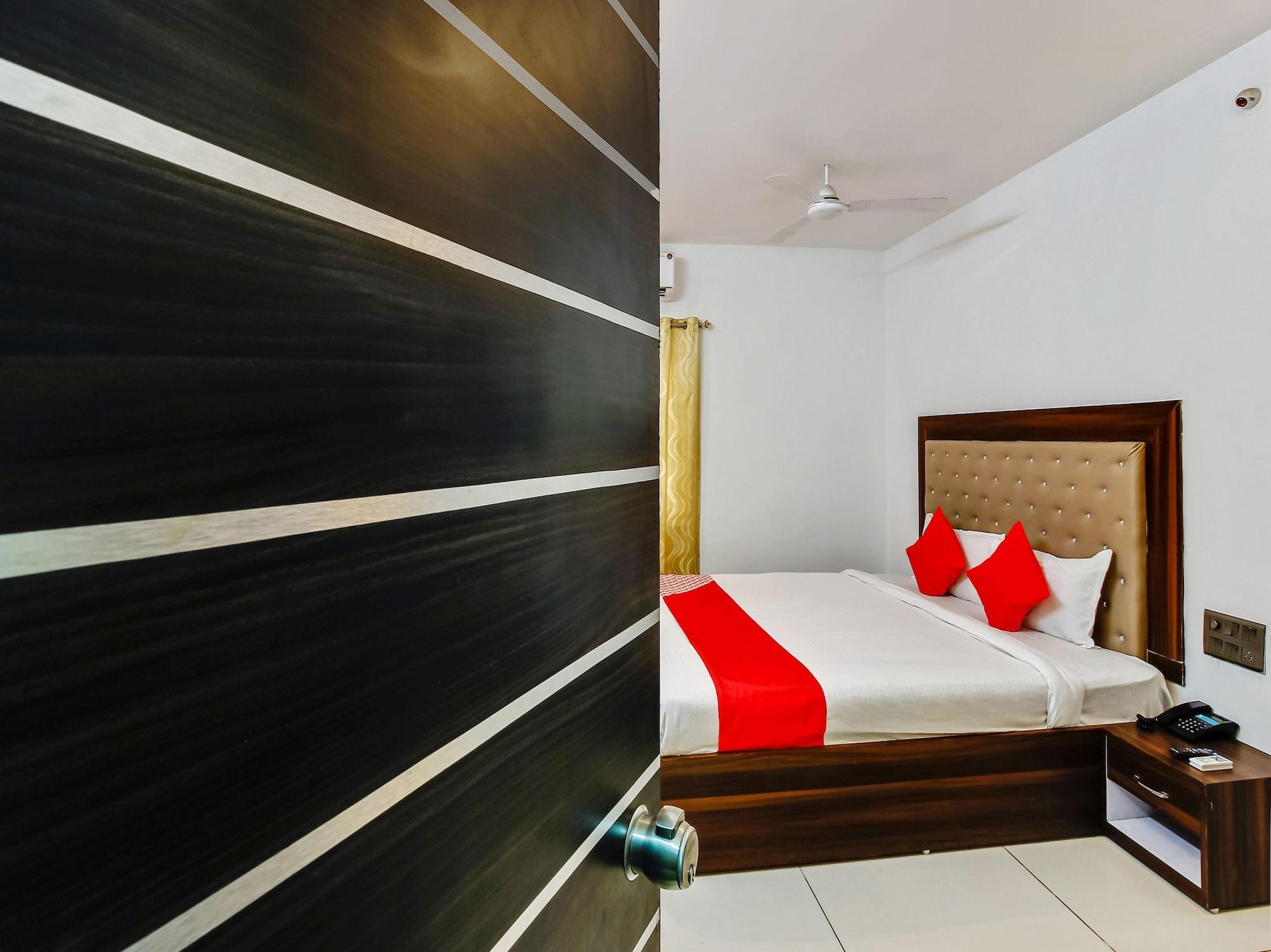 Oyo 29131 Hotel Mn Grand Shamshabad Exterior foto
